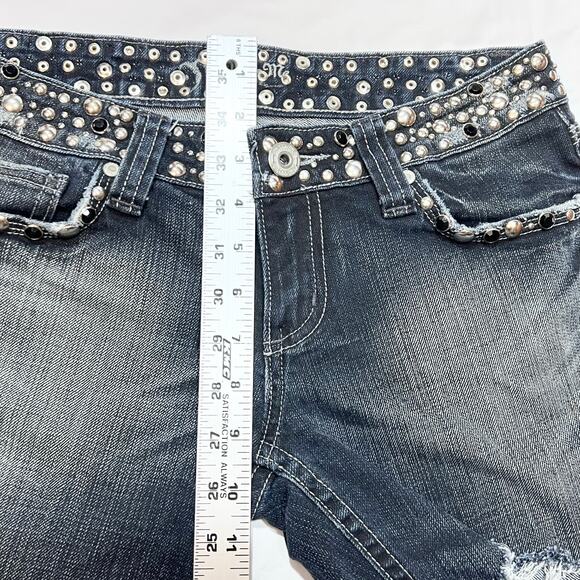 Miss Me Jean Shorts Women Size 27 Distressed Faded Washed Embroidered Studs Used - Picture 6 of 9